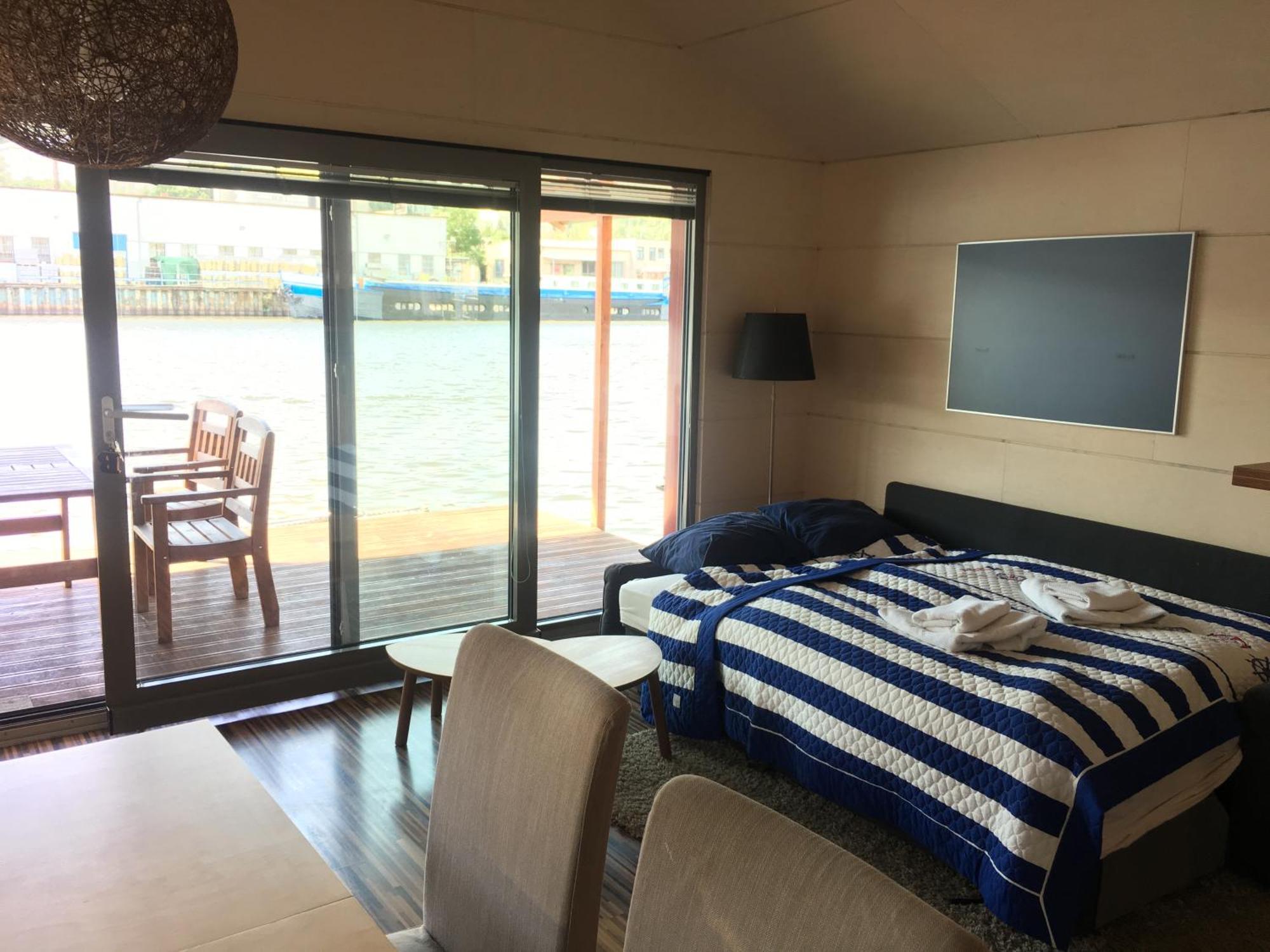 Houseboat Benjamin - Houseboats Benjamin & Franklin Otel Prag Dış mekan fotoğraf