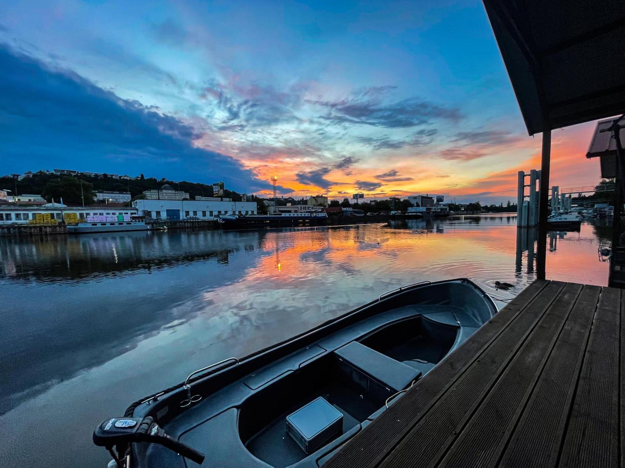 Houseboat Benjamin - Houseboats Benjamin & Franklin Otel Prag Dış mekan fotoğraf